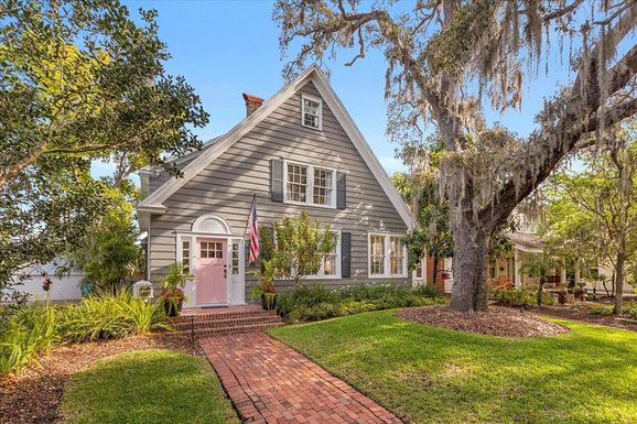 625 HILLCREST STREET