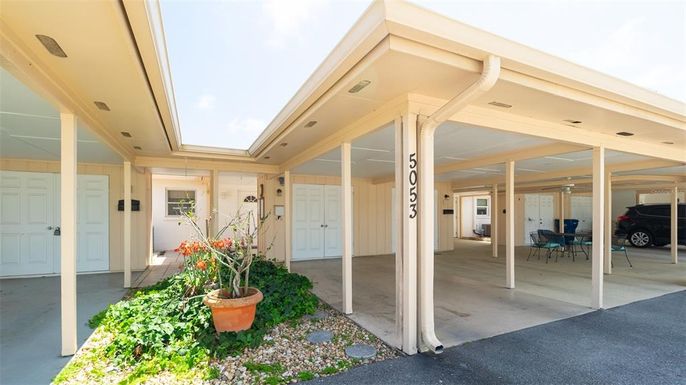 5053 LIVE OAK CIRCLE