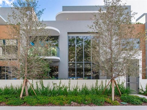 3020 W SANTIAGO STREET UNIT 4