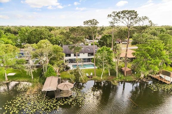 8041 LAKE WAUNATTA DRIVE