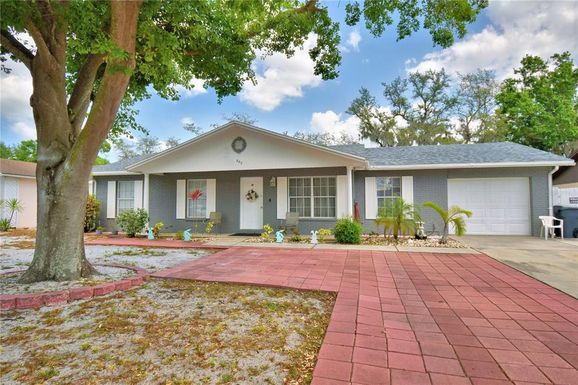 842 CINNAMON DRIVE