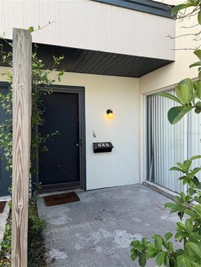 940 BYRON COURT UNIT 17c