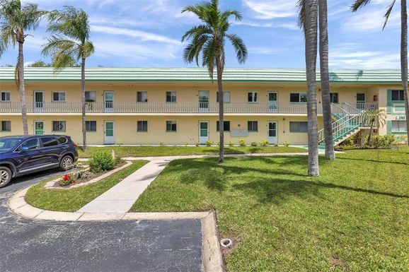 2005 GREENBRIAR BOULEVARD UNIT 7