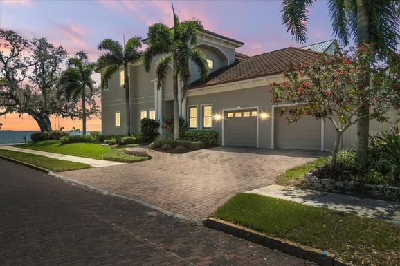 827 N BAYSHORE DRIVE