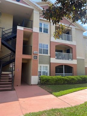 1939 SUMMER CLUB DR UNIT 115