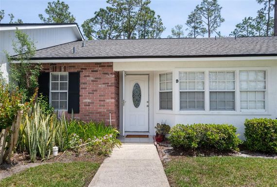 9 KINGS COLONY COURT N