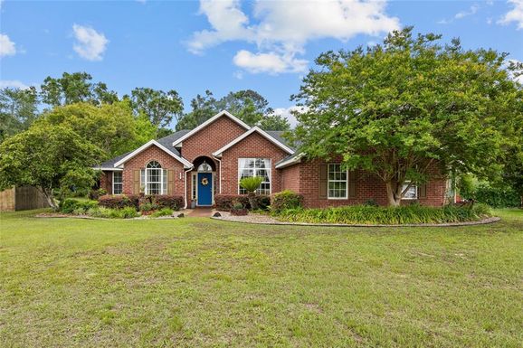 165 SW COUNTRY COURT