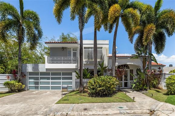 J-4 Calle Phoenix URB. PALMA REAL