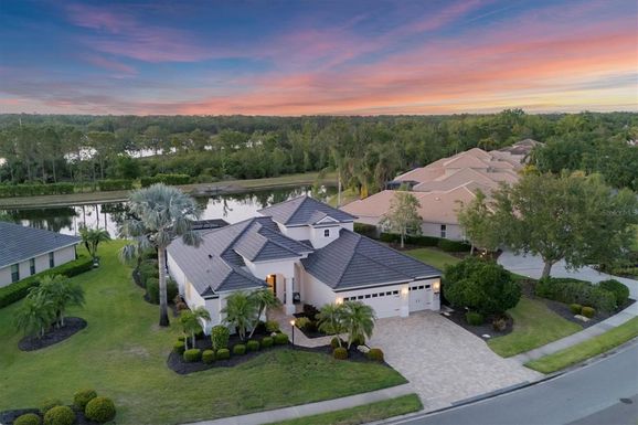 7034 HONEYSUCKLE TRAIL