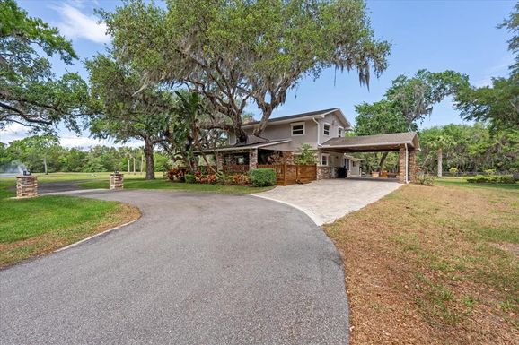 800 HIDDEN OAKS LANE