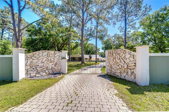 1120 COUNTRY LANE