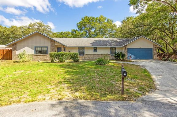 745 OAK LANE