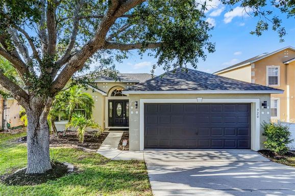 520 RIDGES DRIVE