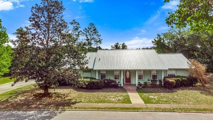 229 OAK RIDGE DRIVE