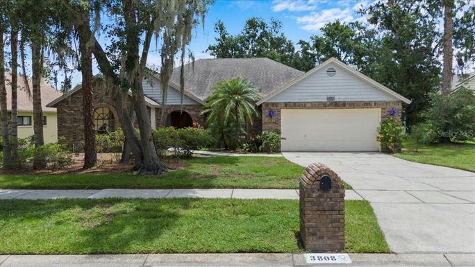 3808 HOLLOW WOOD DRIVE