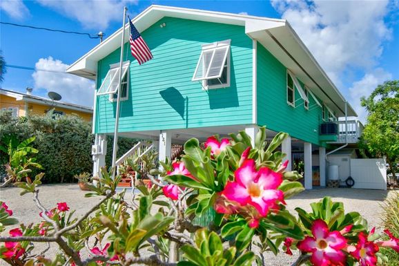 2121 YELLOWTAIL DRIVE