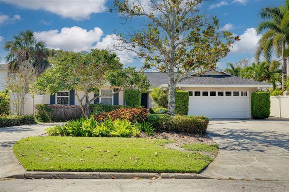 219 MIRAMAR BOULEVARD NE