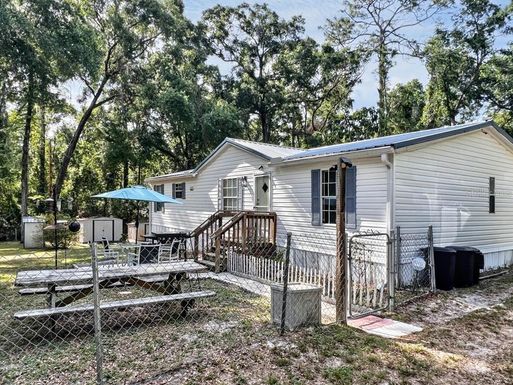 229 SW BURGUNDY LANE