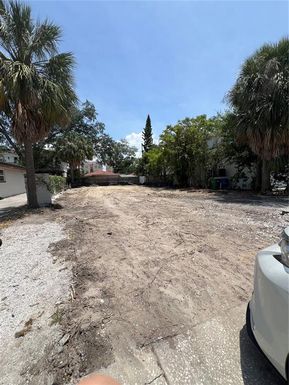 513 E DAVIS BOULEVARD