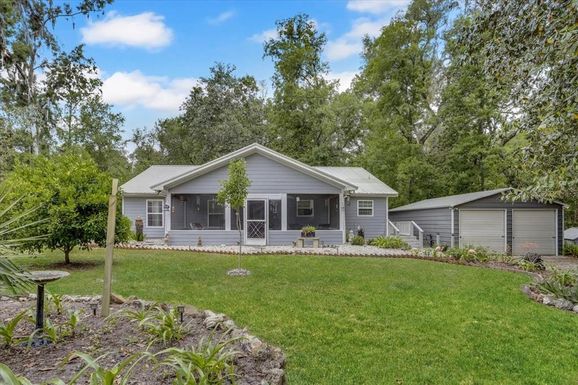207 SW ROSE LANE