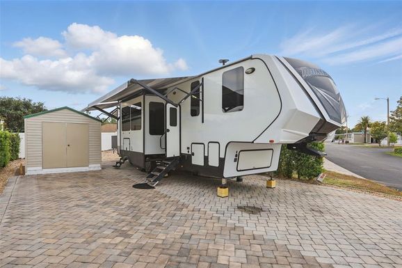 2326 LIMEWOOD AVENUE