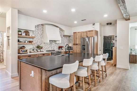 13332 VIA ROMA CIRCLE