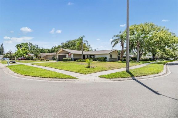 2724 ASHWOOD COURT