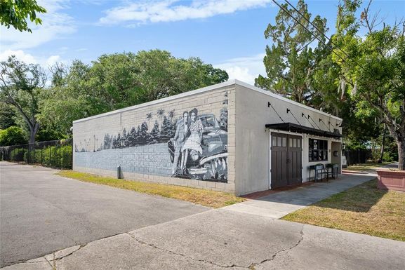 910 NW 4TH STREET