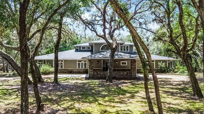 5655 OAK HOLLOW LANE