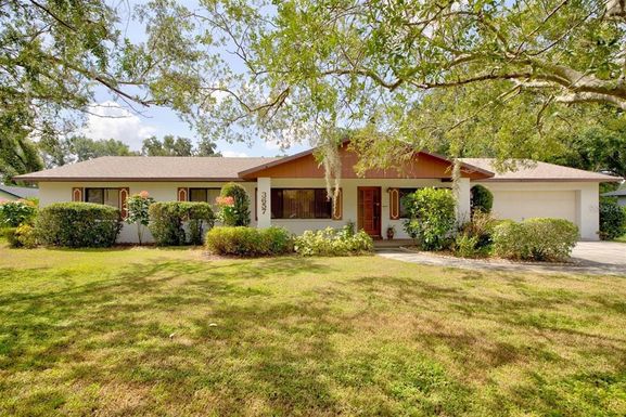 3657 ROYAL CREST DRIVE