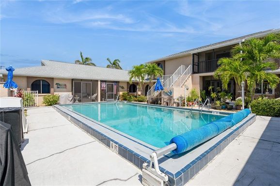 527 CAPE CORAL PARKWAY W UNIT 4