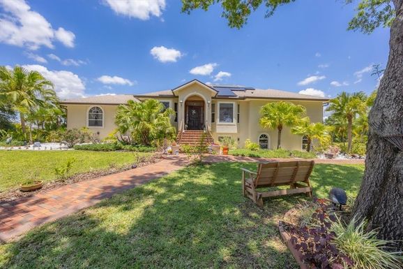 6242 TROPICAIRE BOULEVARD