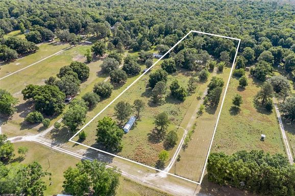 427 SW BUCK COURT