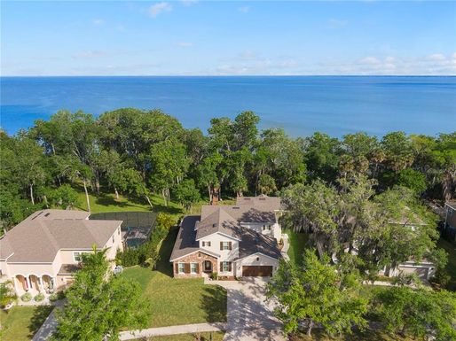 557 LAKE COVE POINTE CIRCLE