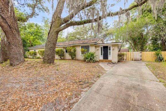 110 E LAUREN COURT