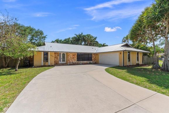 302 SE BAYVIEW TERRACE