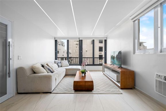 5 CLEMENCEAU ST. UNIT 602