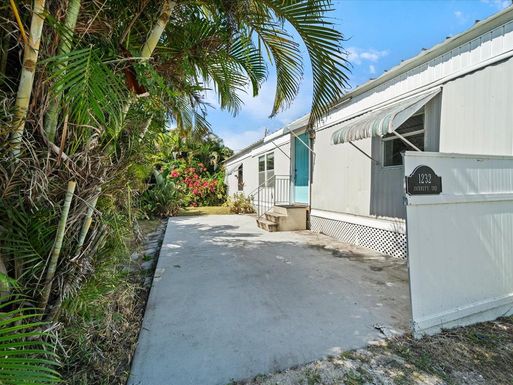 1232 WOODLAWN AVENUE