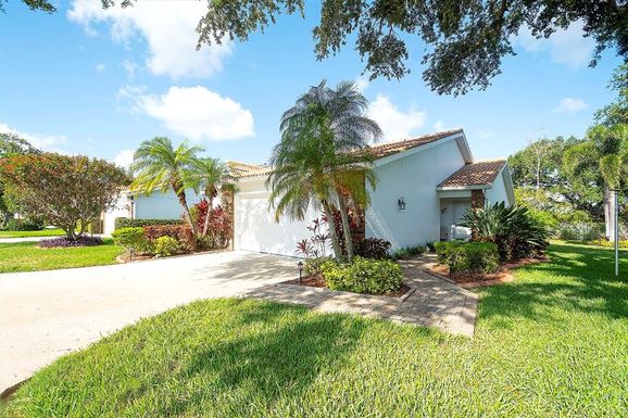 5812 GARDEN LAKES FERN