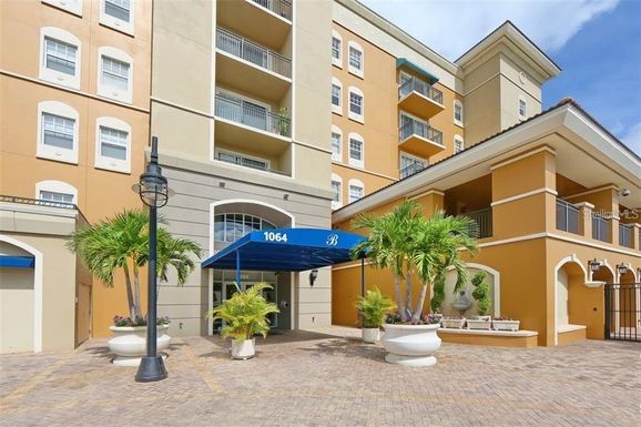 1064 N TAMIAMI TRAIL UNIT 1637