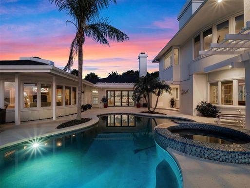 1215 COMMODORE DRIVE