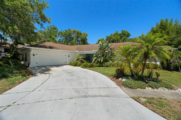 60 LAKEVIEW COURT