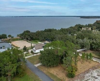 801 OAKS SHORES ROAD