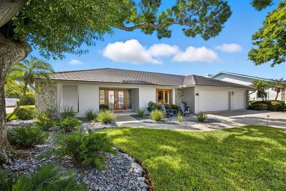 2900 SANDPIPER PLACE