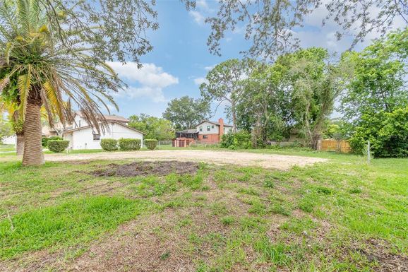 1328 N PARADISE LANE