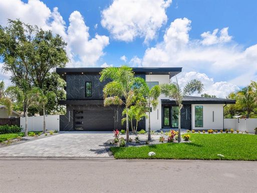 1323 LOMA LINDA COURT