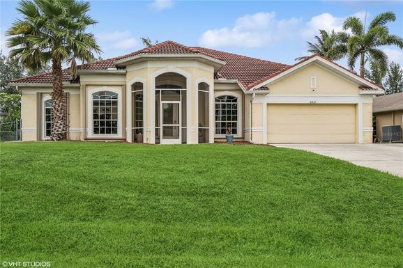 2221 SW 8TH COURT