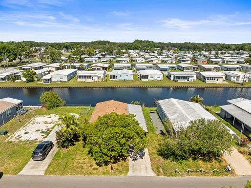 5702 CONGRESS STREET