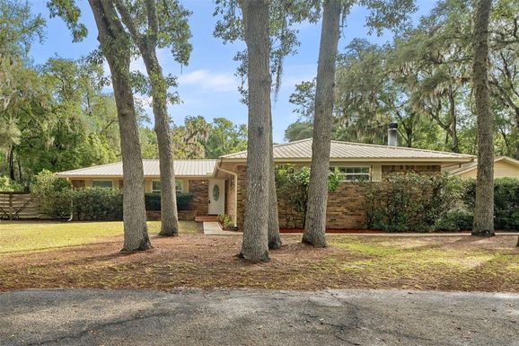 6786 WOMANS CLUB DRIVE