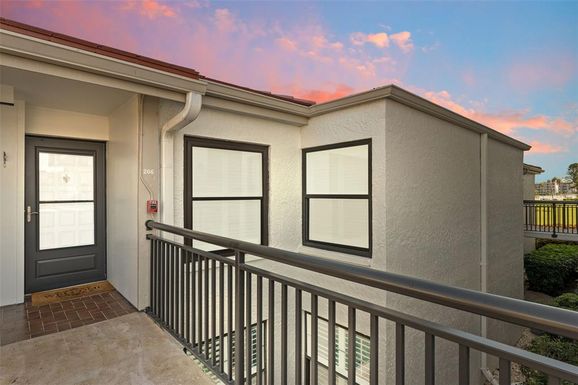 6210 SUN BOULEVARD UNIT 206